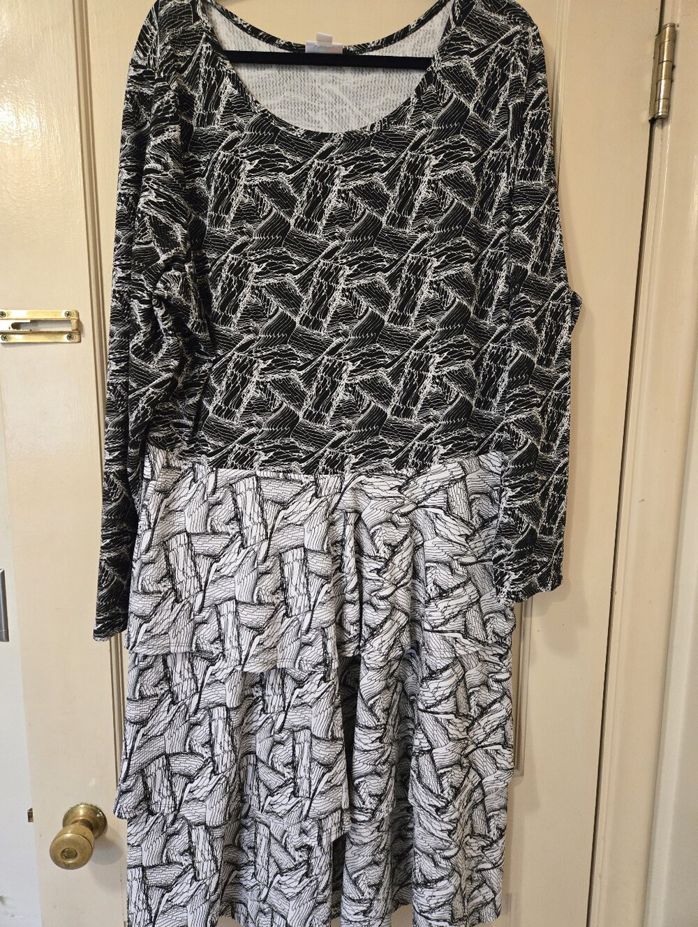 Lularoe Georgia Black & White Patterned Long Sleeve Women’s Dress